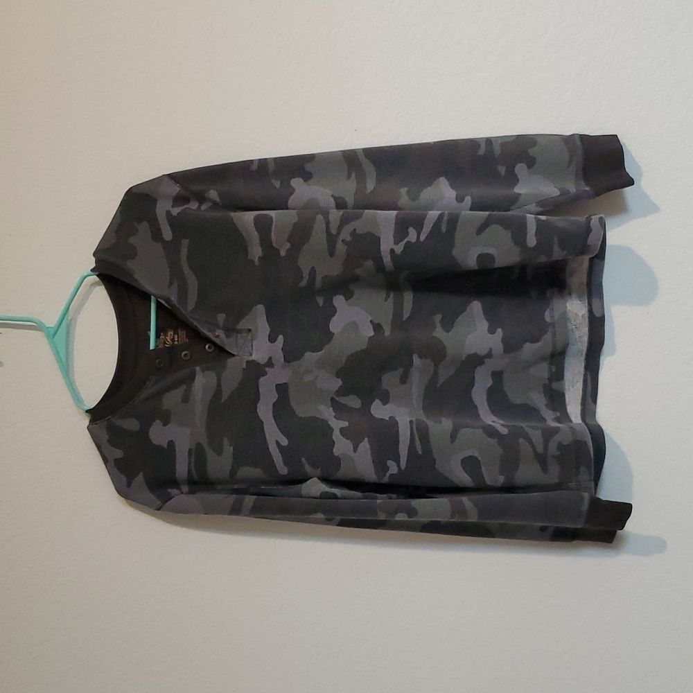Preowned, Faded Glory L/G 42-44, Camo Waffle long sleeve shirt